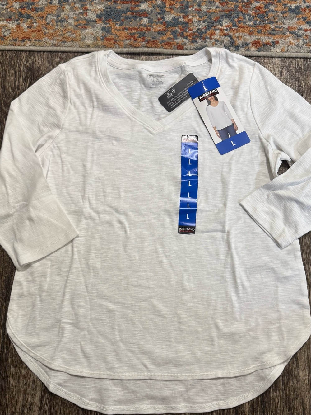 Kirkland Signature White V-Neck Long Sleeve Tee - Large
